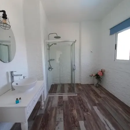 La Vista 招待所 4*