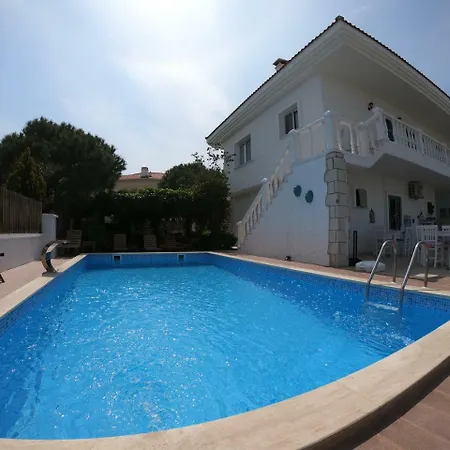 La Vista 招待所 4*