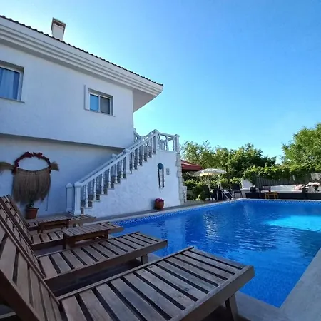 Πανσιόν La Vista 4*