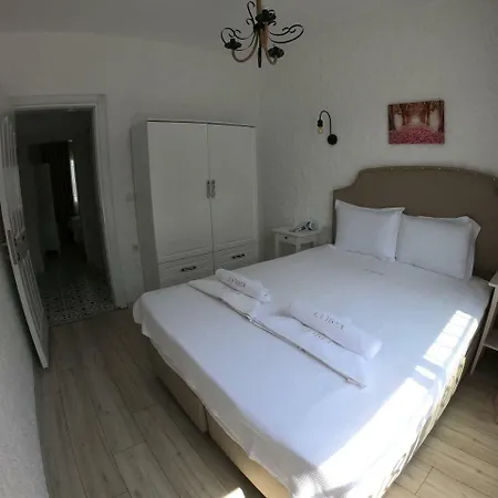 Konukevi La Vista 4*